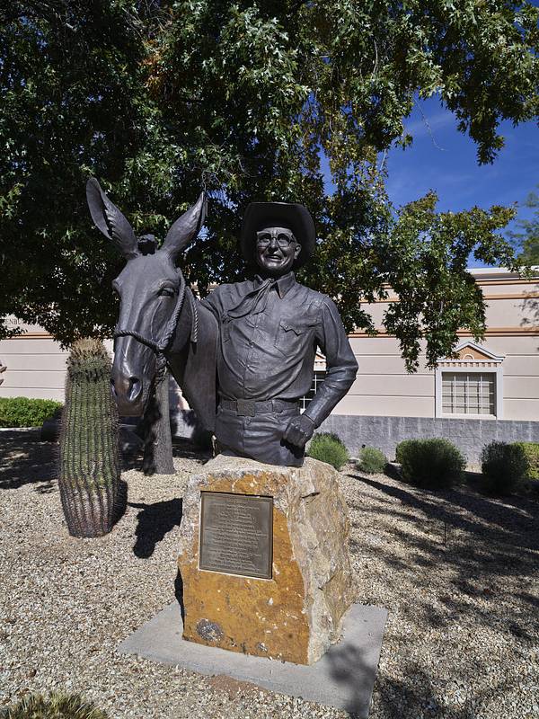 Statue of Everett Bowman, champion all-around cowboy